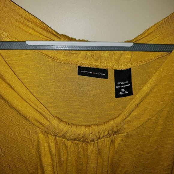 New York & Company Women's 100% Rayon Mustard Yellow Short Sleeve Tshirt XL - Picture 3 of 5